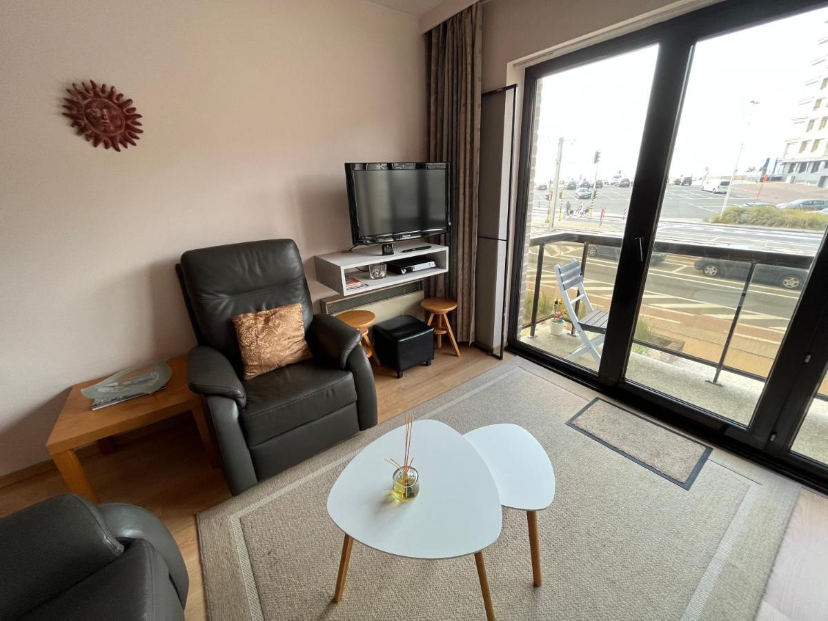 Frontaal Zeezicht In Appartement De Strandjutter Oostende Exterior foto