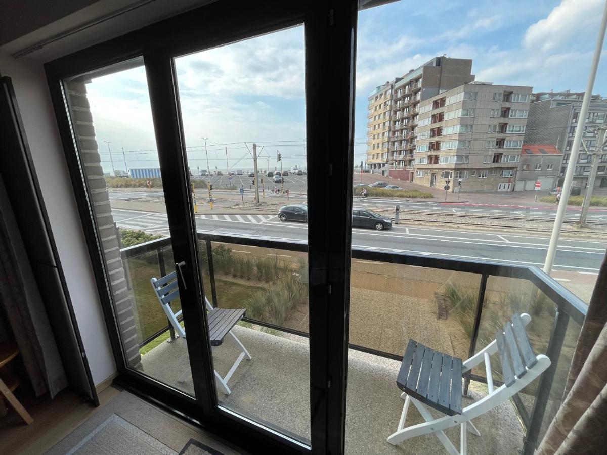 Frontaal Zeezicht In Appartement De Strandjutter Oostende Exterior foto