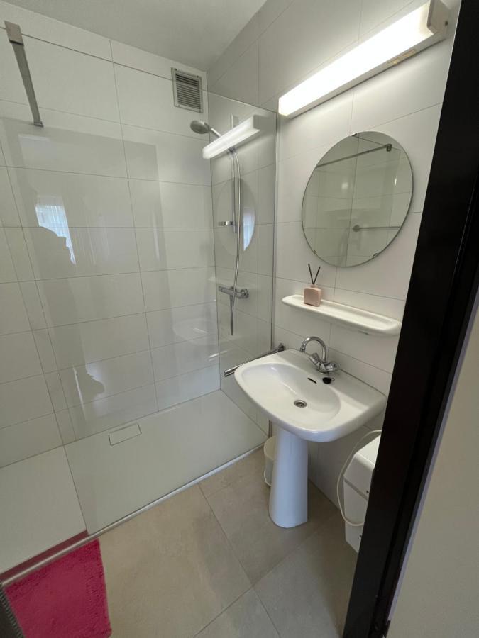 Frontaal Zeezicht In Appartement De Strandjutter Oostende Exterior foto