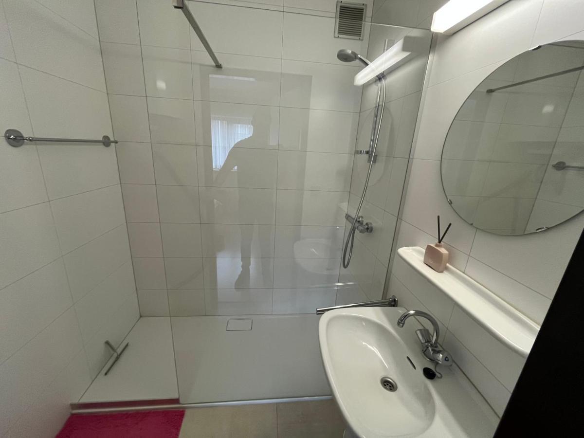 Frontaal Zeezicht In Appartement De Strandjutter Oostende Exterior foto